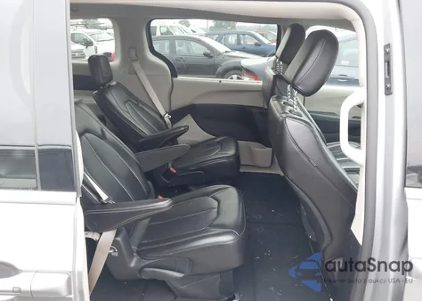 2021 Chrysler Voyager Lxi z USA, uszkodzony, nr VIN 2C4RC1DG0MR547681